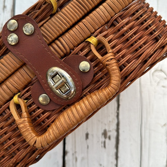 Vintage Wicker Picnic Basket Purse with Handles - Picture 4 of 8